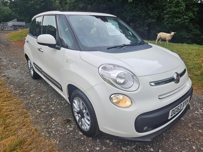 White Used 2013 Fiat 500L Lounge MPV | £2,495 (Fair price) - Image 1/4