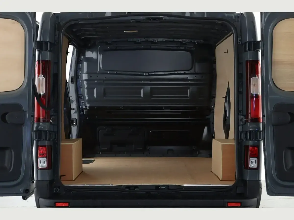 New Renault Trafic 148 HP (108 kW) 2025 Grey MPV