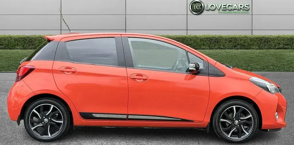 Begagnad Toyota Yaris Edition 99 HK (72 kW) 2016 Orange Halvkombi