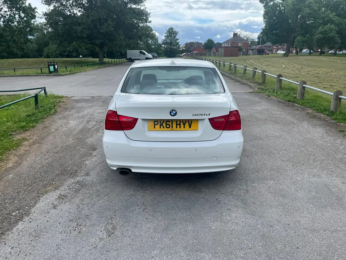 Used BMW 320 Efficient Dynamics 2011 White Sedan