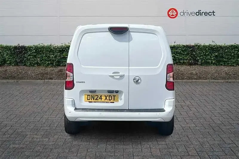 Used Vauxhall Combo S 100 HP (73 kW) 2024 White MPV