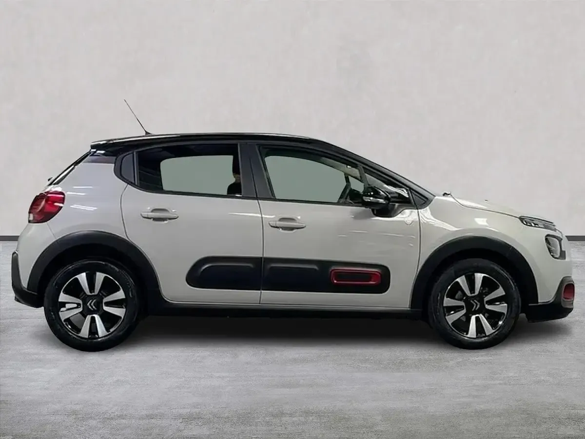 Used Citroën C3 PureTech 83 HP (61 kW) 2022 Beige Hatchback
