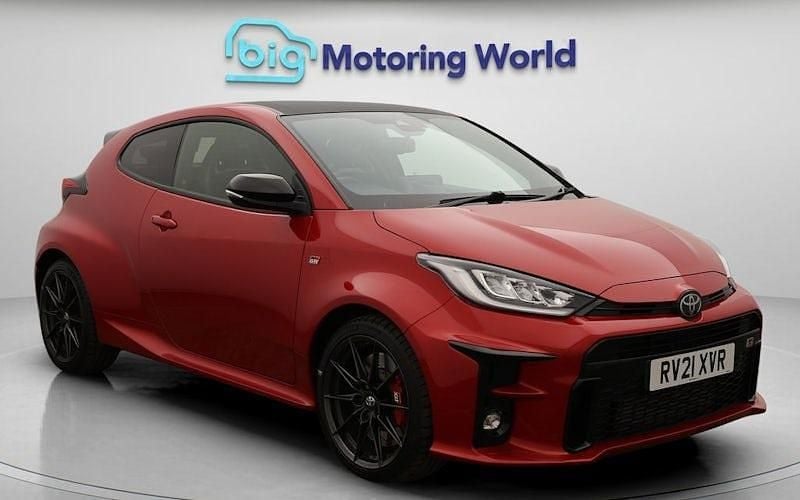 Used Toyota Yaris 261 HP (191 kW) 2021 Red Hatchback