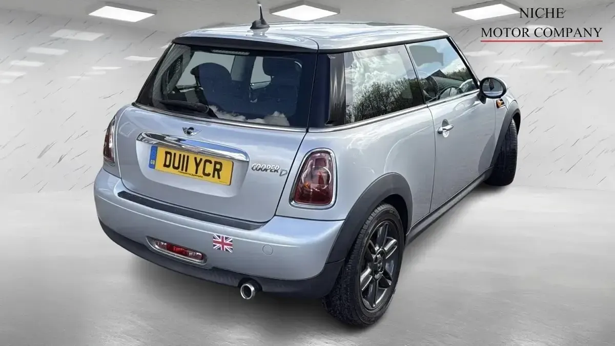 Usado Mini Cooper D Hatch 2011 Prateado Citadino