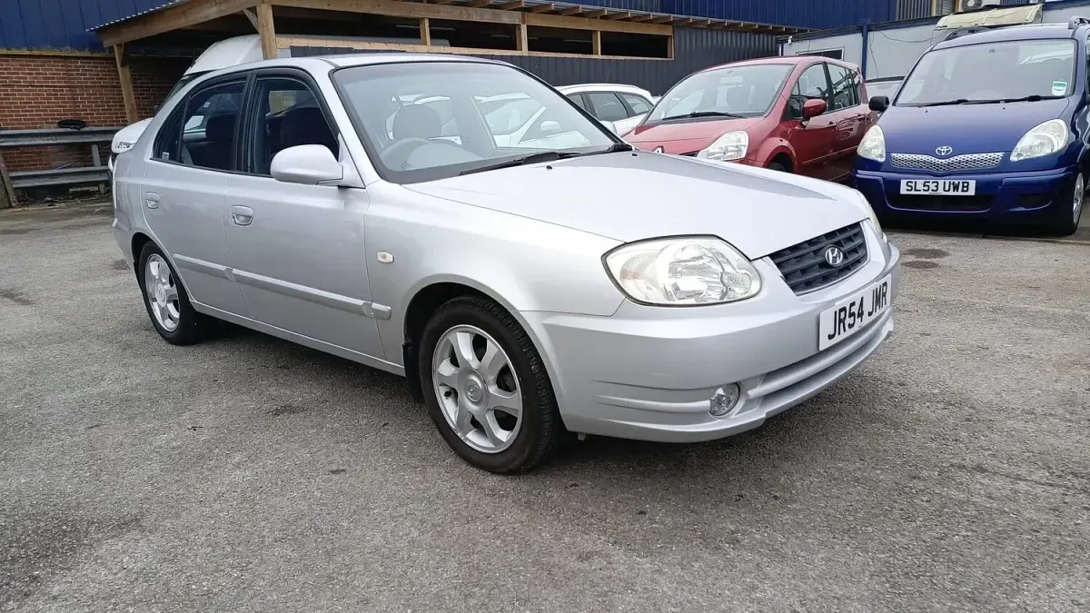 Used Hyundai Accent 2005 Silver Hatchback