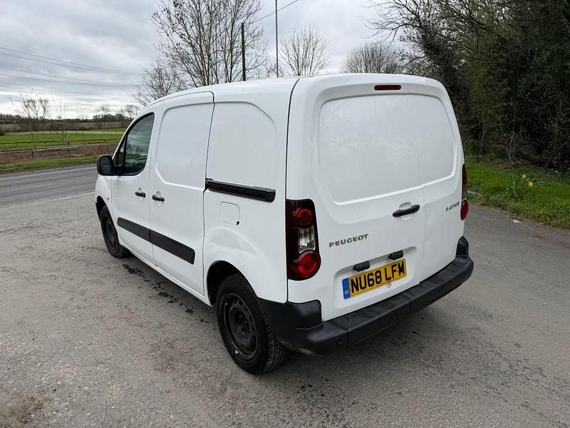 Used Peugeot Partner 2018 White MPV