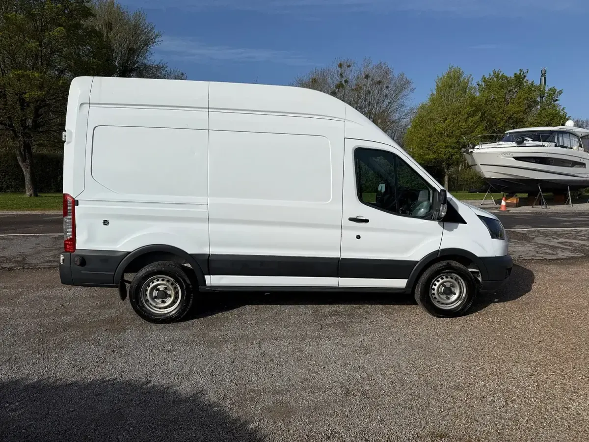 Used Ford Transit 130 HP (95 kW) 2018 White Van