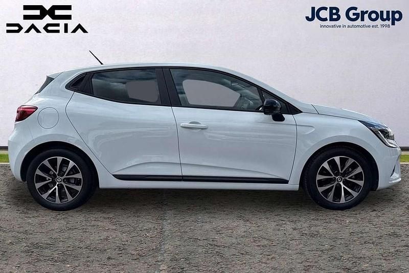 Used Renault Clio V Evolution 145 HP (106 kW) 2023 White Hatchback