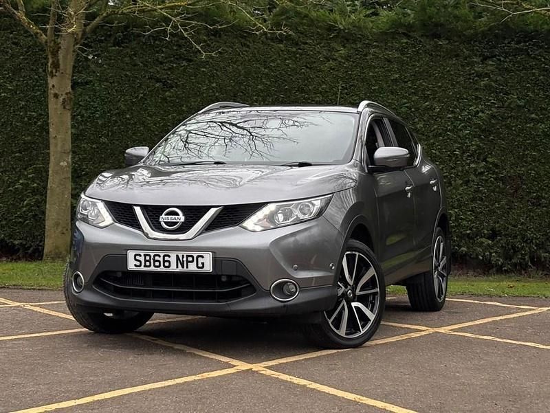 Used Nissan Qashqai Tekna 163 HP (119 kW) 2016 Grey SUV