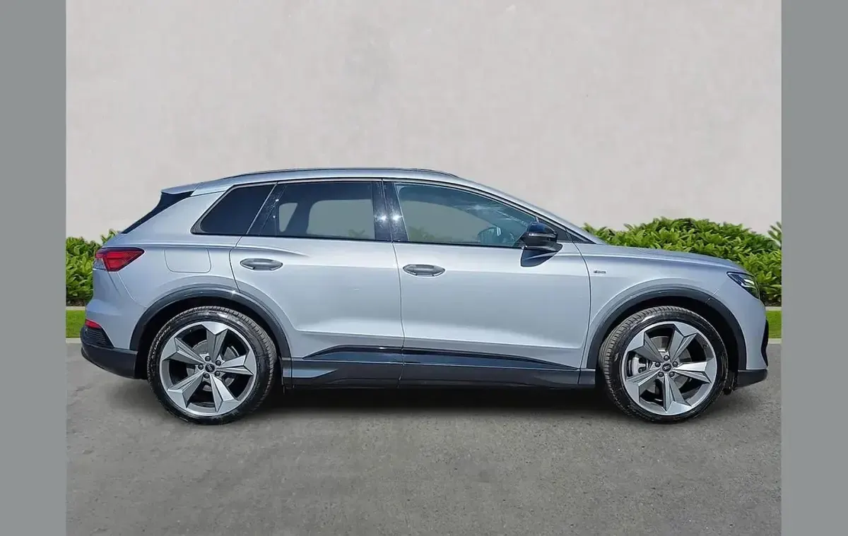 Used Audi Q4 e-tron Black Edition 210 kW (286 HP) 2026 Silver SUV