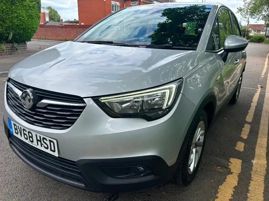 Used Vauxhall Crossland X 81 HP (59 kW) 2018 Silver SUV
