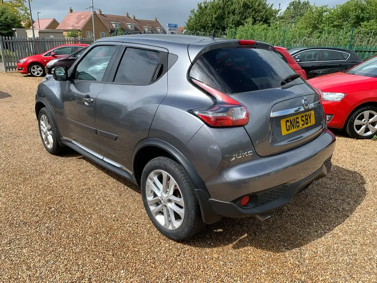 Używany Nissan Juke N-Connecta 110 KM (80 kW) 2016 Szary SUV