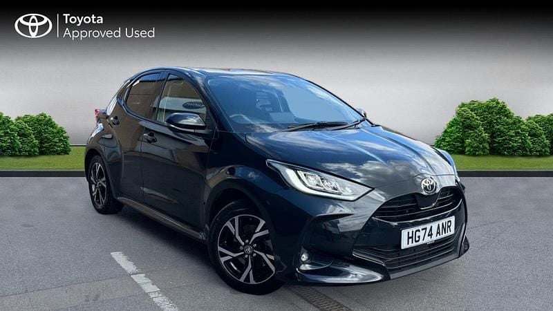 Black Used 2024 Toyota Yaris Hybrid Design | £18,697 (Good price) - Image 1/4