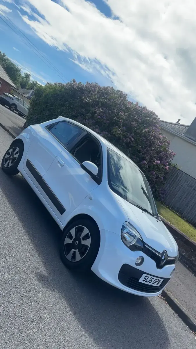 Used Renault Twingo Play 70 HP (51 kW) 2016 White Hatchback