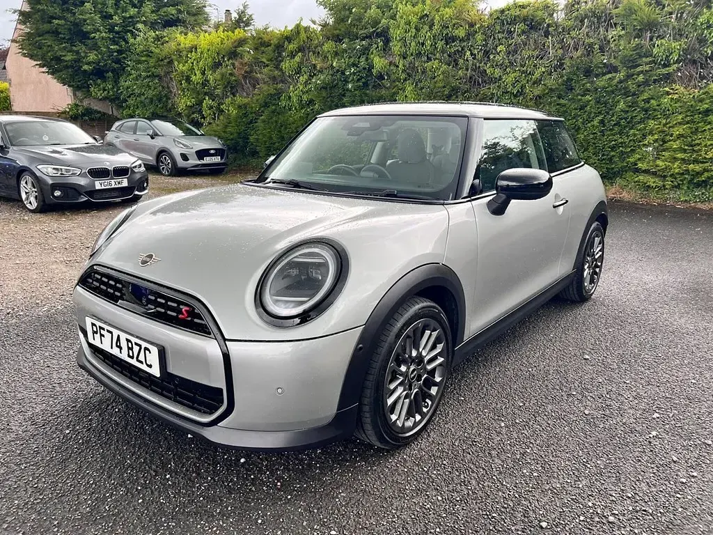 Used Mini Cooper Classic 204 HP (150 kW) 2024 Silver Hatchback