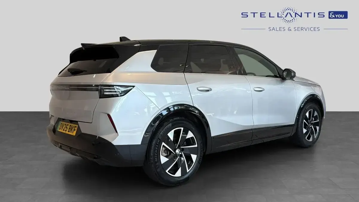 Used Vauxhall Grandland 154 kW (210 HP) 2025 Grey SUV