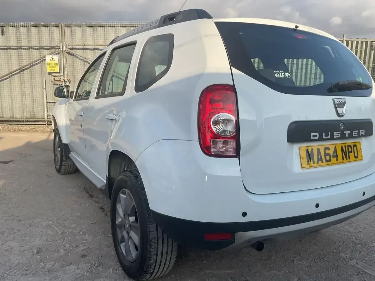 Used Dacia Duster Lauréate 110 HP (80 kW) 2015 White SUV
