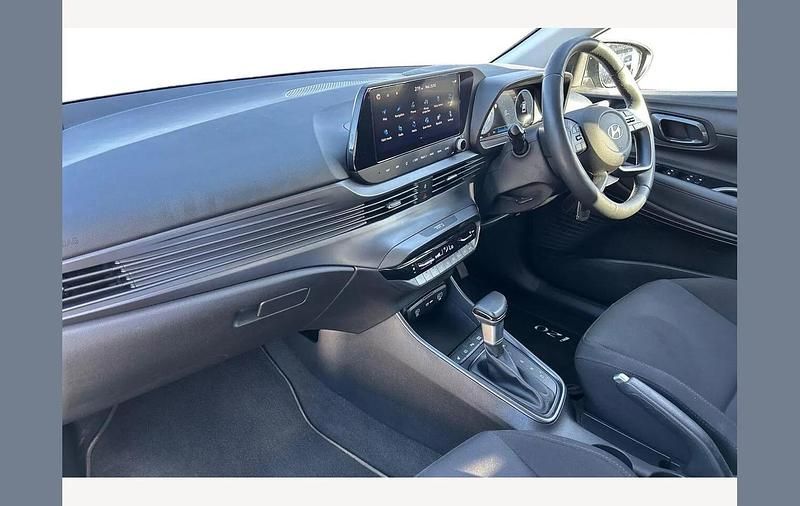 Used Hyundai i20 Premium 100 HP (73 kW) 2023 Green Hatchback