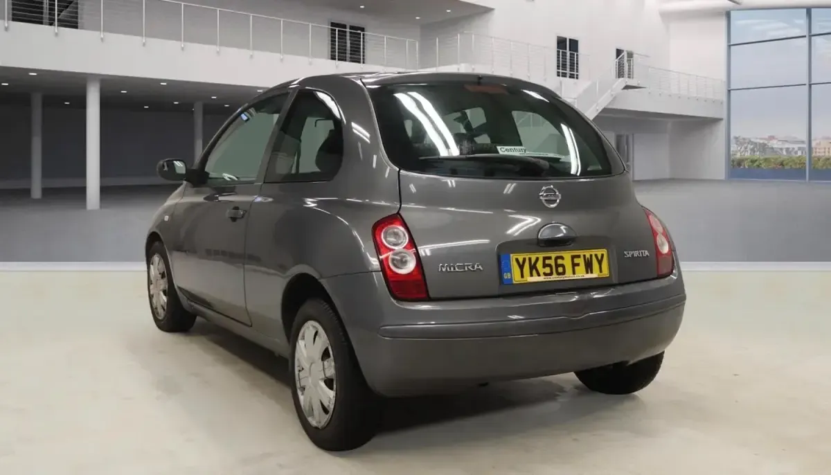 Begagnad Nissan Micra 80 HK (58 kW) 2006 Grå Halvkombi