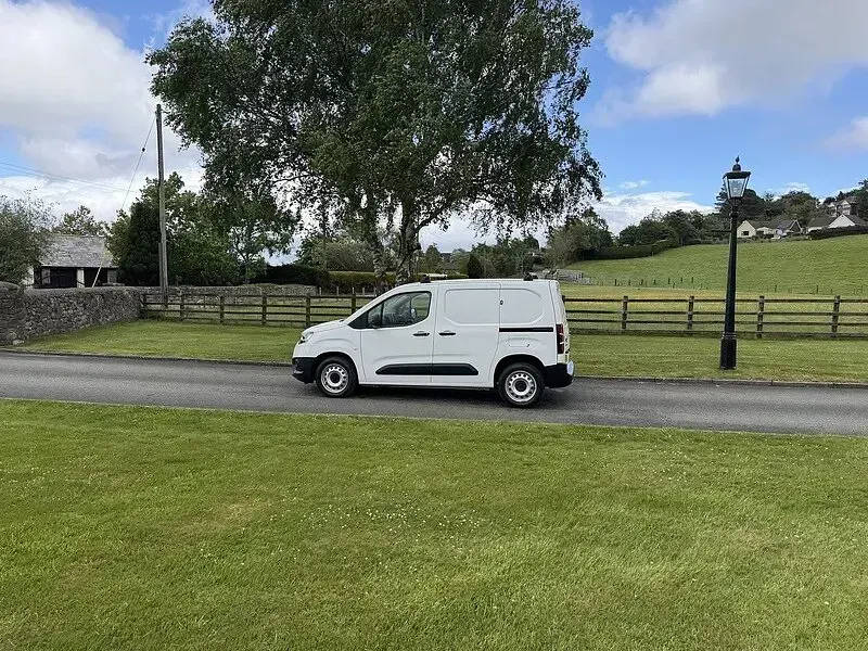 Used Toyota Proace Active 100 HP (73 kW) 2023 White MPV