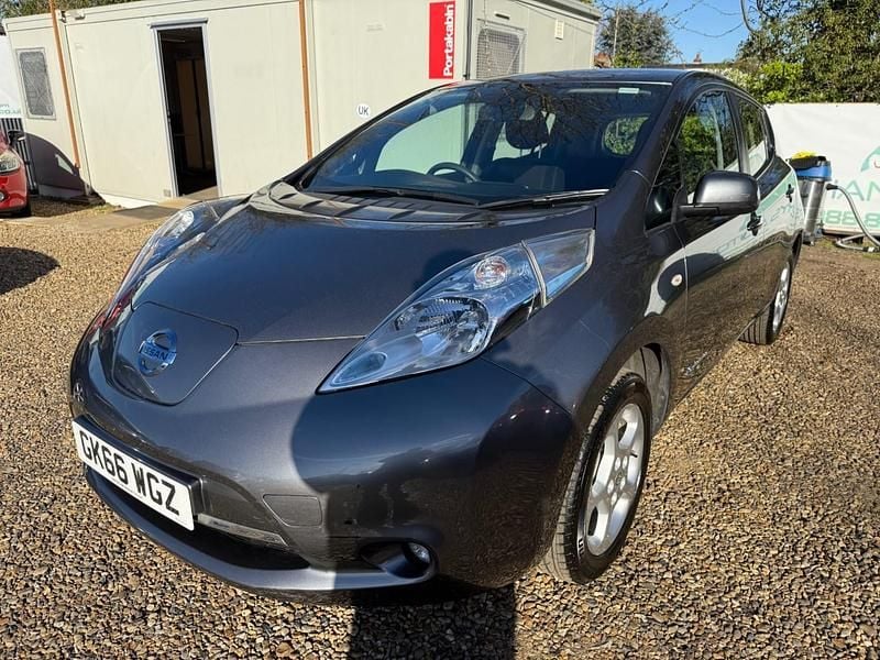 Begagnad Nissan Leaf Acenta 80 kW (109 HK) 2016 Grå Halvkombi