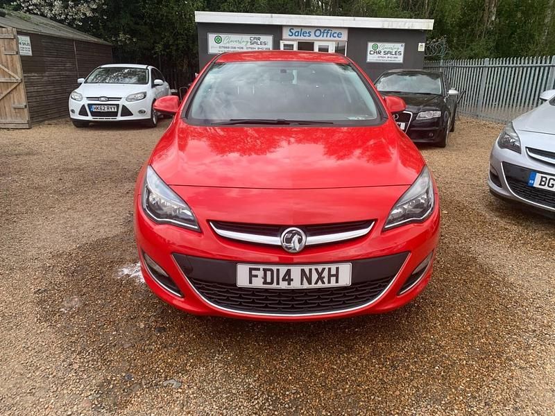 Used Vauxhall Astra SRi 115 HP (84 kW) 2014 Red Hatchback