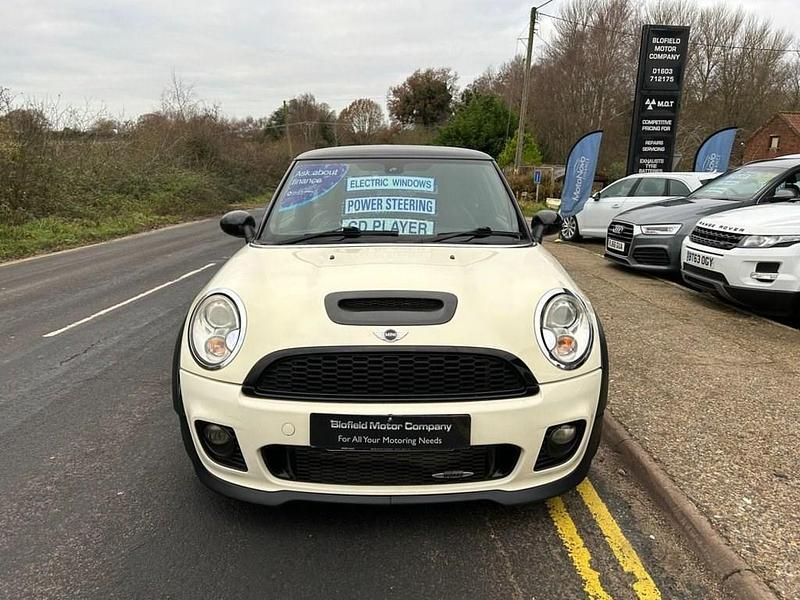 Used Mini John Cooper Works Hatch 209 HP (153 kW) 2010 White Hatchback