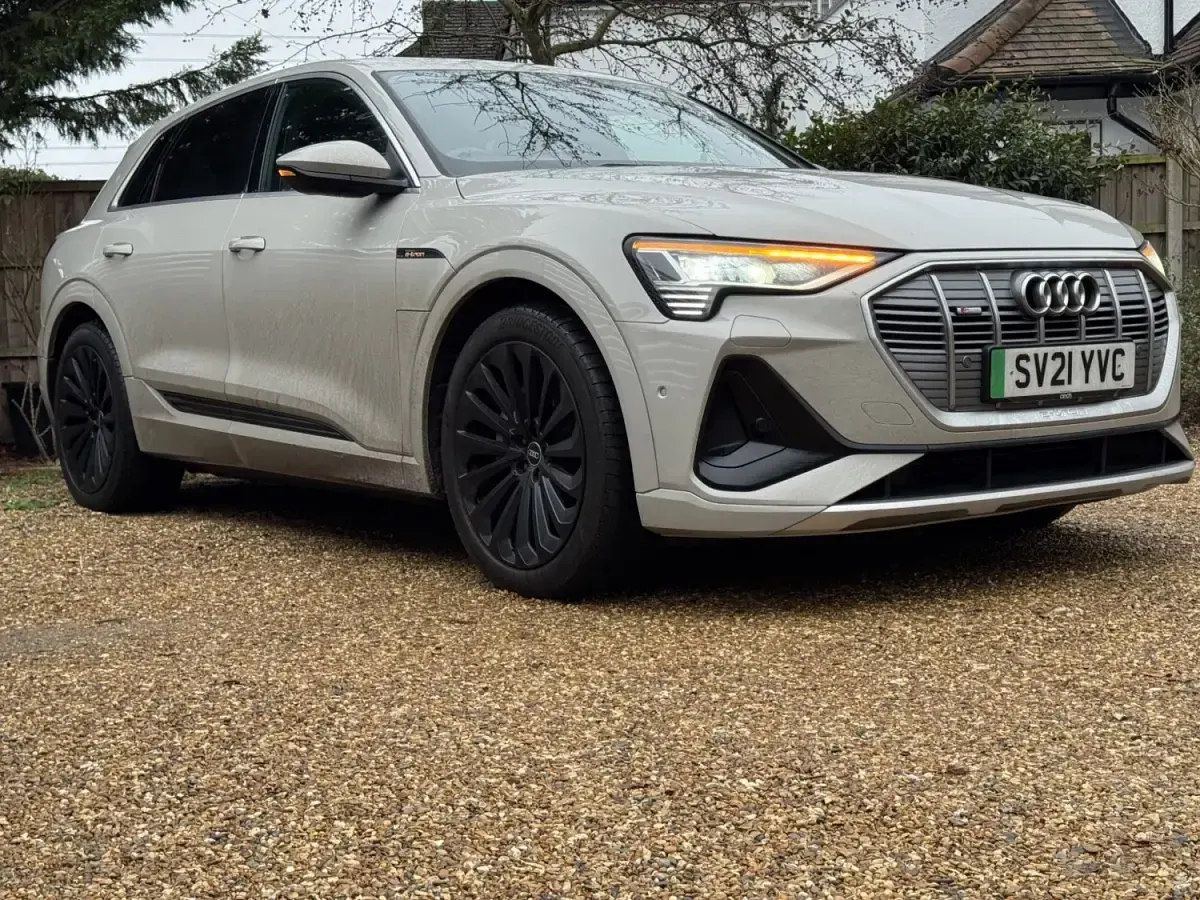 Usado Audi e-tron S-Line 230 kW (313 HP) 2021 Bege SUV