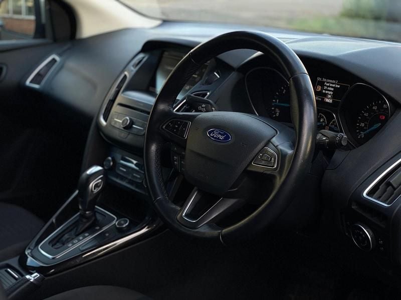 Used Ford Focus Titanium 120 HP (88 kW) 2016 Silver Hatchback