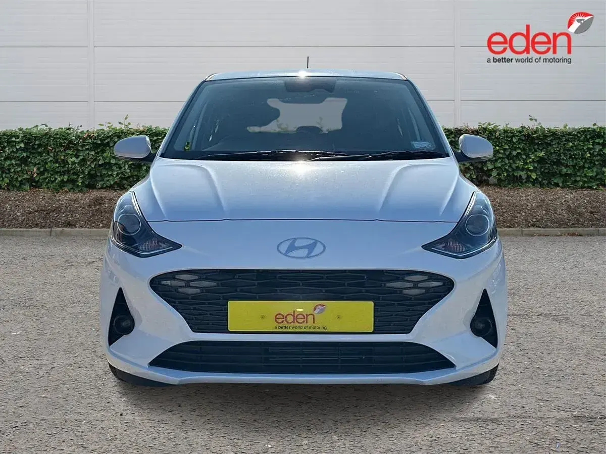 Used Hyundai i10 SE 84 HP (61 kW) 2021 White Hatchback