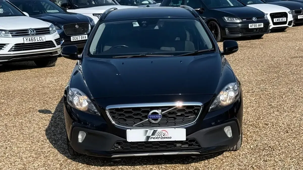 Used Volvo V40 SE 2015 Blue Hatchback