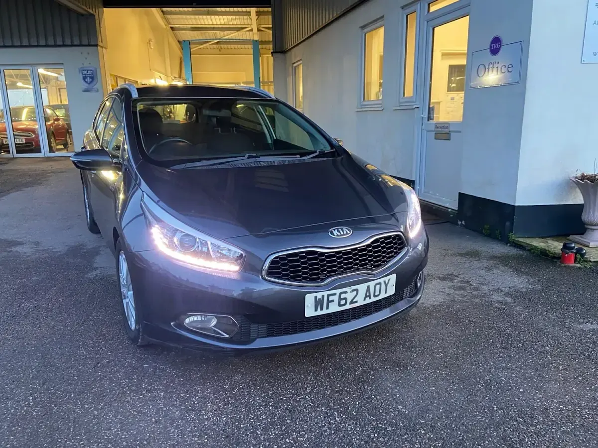 Used Kia Ceed 2012 Silver Hatchback