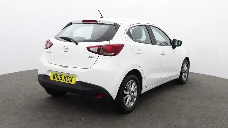 Used Mazda 2 75 HP (55 kW) 2019 White Hatchback
