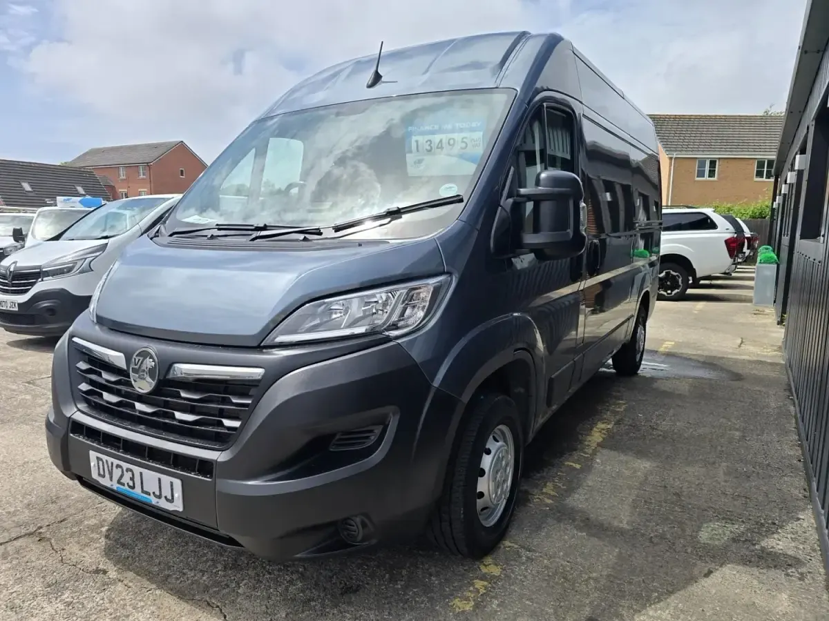 Begagnad Vauxhall Movano S 2023 Grå