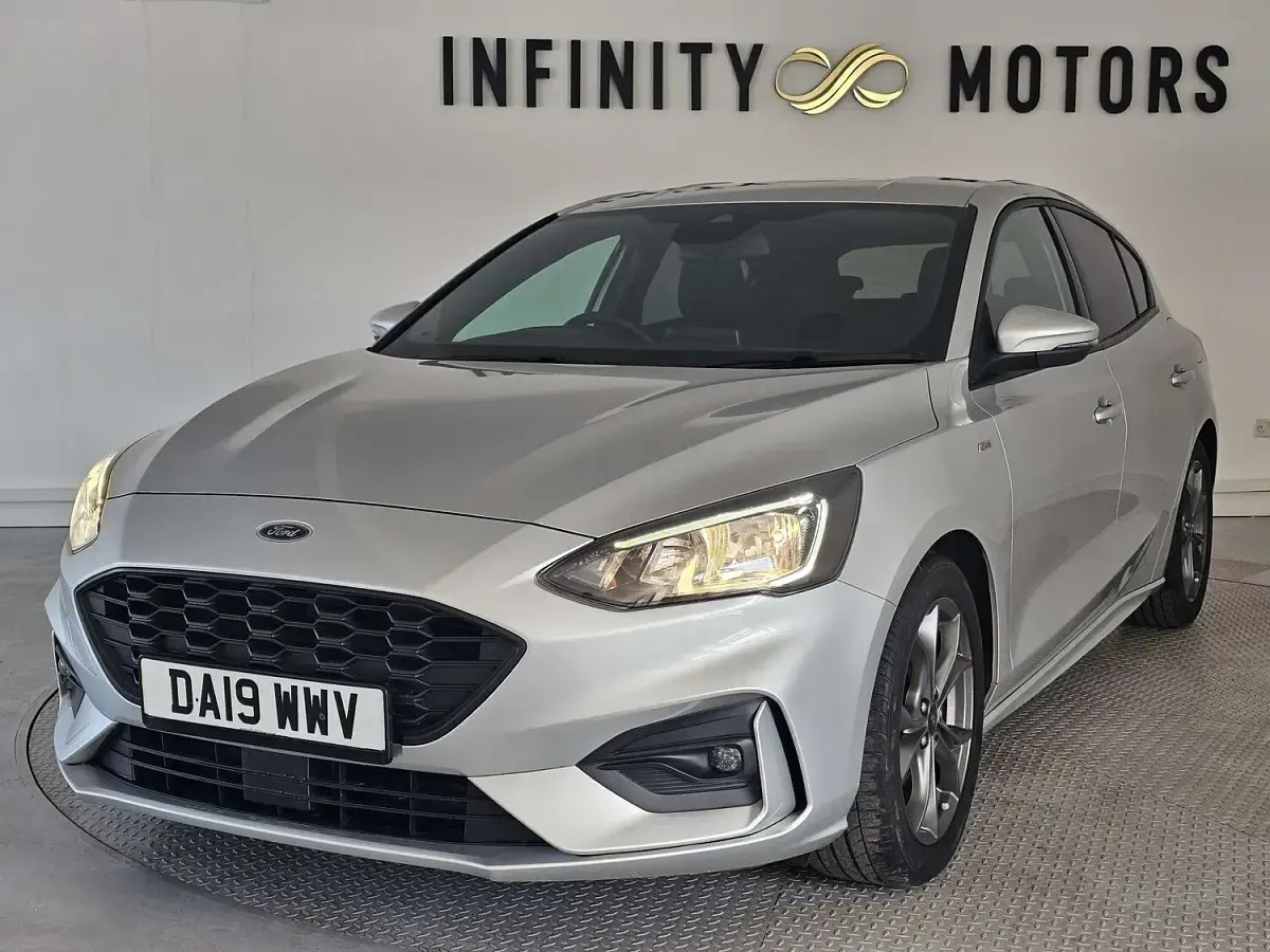Used Ford Focus ST-Line 125 HP (91 kW) 2019 Silver Hatchback