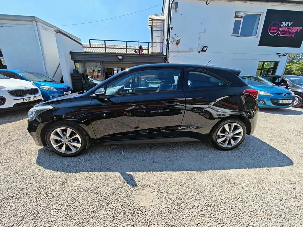 Used Hyundai i20 SE 84 HP (61 kW) 2016 Black Coupe