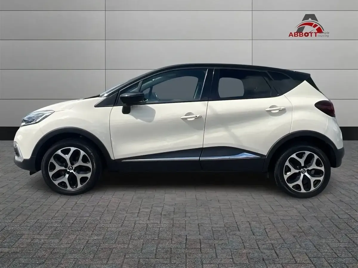 Used Renault Captur Dynamique 90 HP (66 kW) 2017 Cream SUV