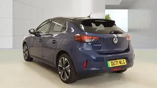 Second-hand Vauxhall Corsa-e Elite 100 kW (136 CP) 2022 Albastru Hatchback