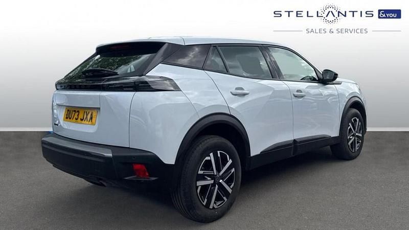 Begagnad Peugeot 2008 Active 100 HK (73 kW) 2023 Vit SUV