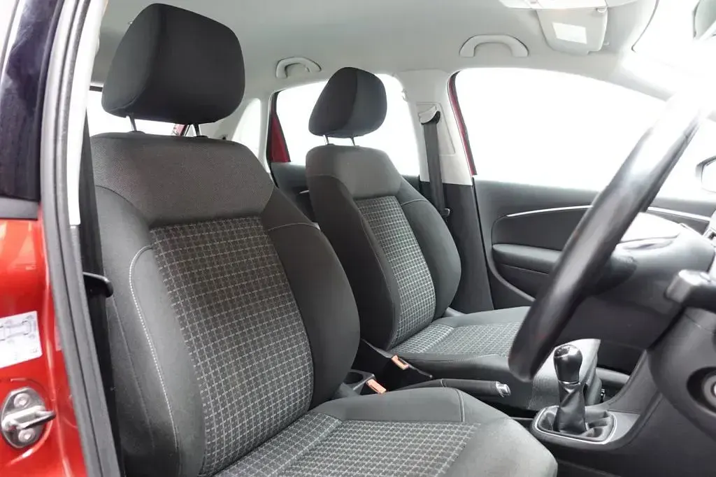 Used VW Polo SE 90 HP (66 kW) 2014 Red Hatchback