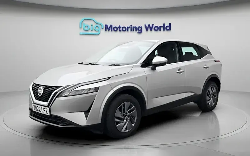 Used Nissan Qashqai Acenta Premium 140 HP (102 kW) 2022 Silver SUV