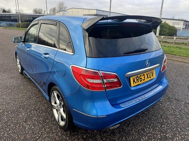Begagnad Mercedes B180 2014 Blå Minibuss