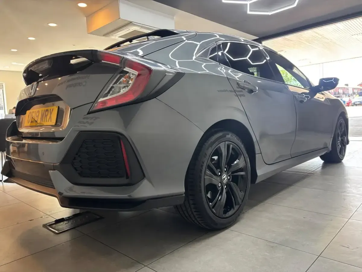 Używany Honda Civic SR 126 KM (92 kW) 2019 Szary Hatchback