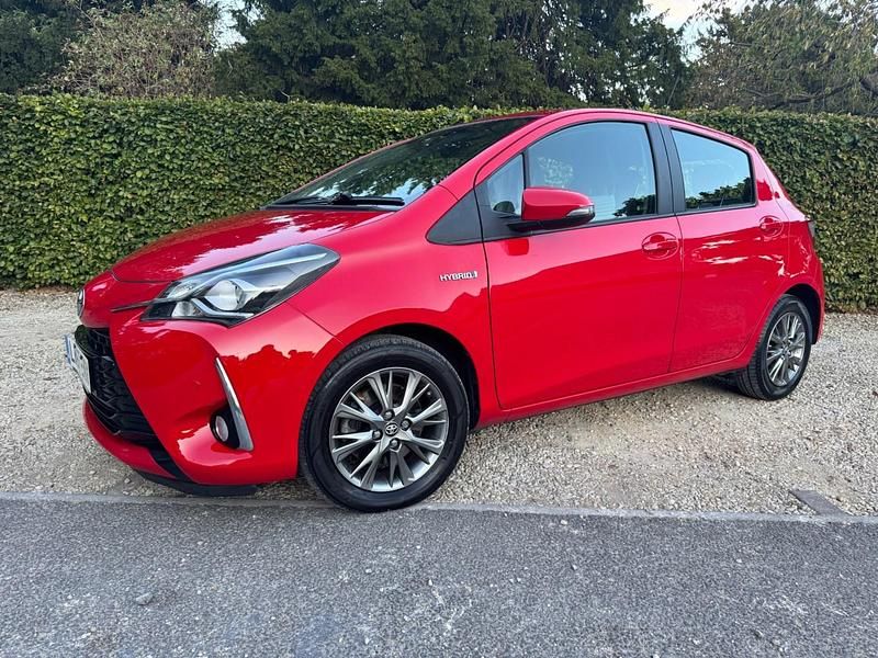 Red Used 2017 Toyota Yaris Hybrid Hatchback | £7,495 (Fair price) - Image 1/4