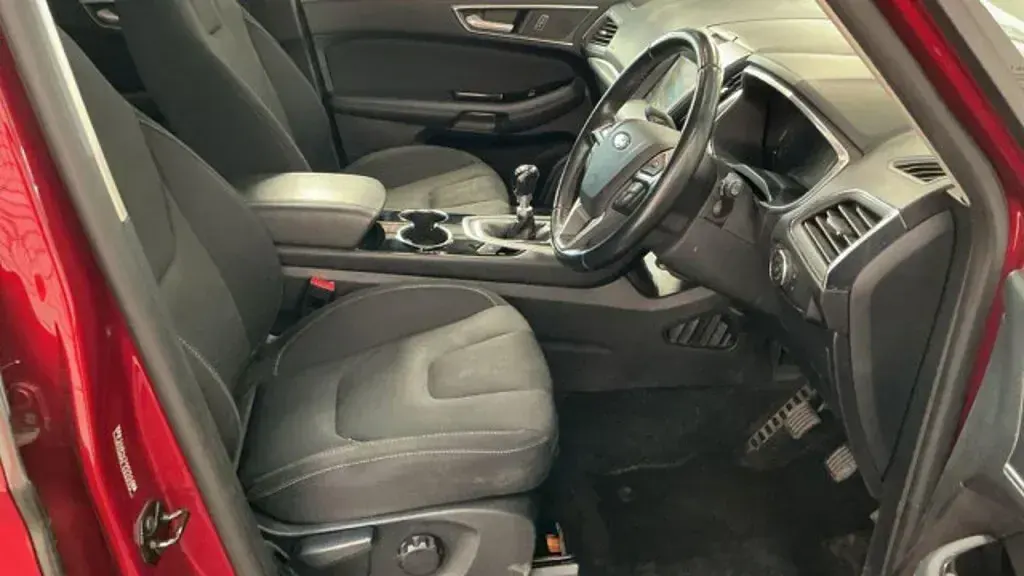 Used Ford S-MAX Titanium 150 HP (110 kW) 2019 Red MPV