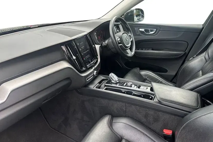 Used Volvo XC60 Inscription 235 HP (172 kW) 2019 Onyx black SUV