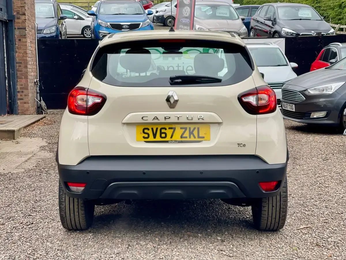 Used Renault Captur Dynamique 90 HP (66 kW) 2017 Cream SUV