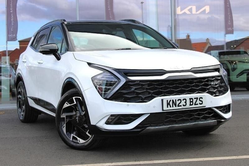 White Used 2023 Kia Sportage GT-Line S SUV | £29,891 (Fair price) - Image 1/3