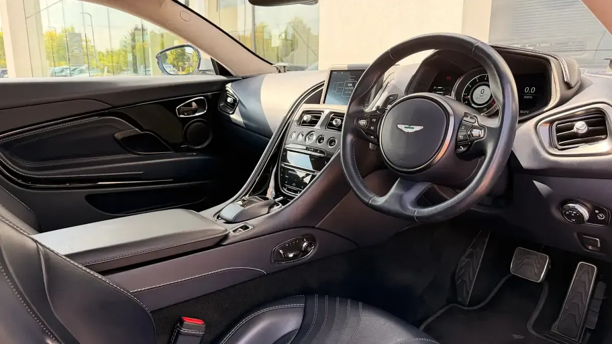 Used Aston Martin DB11 600 HP (441 kW) 2017 Silver Coupe