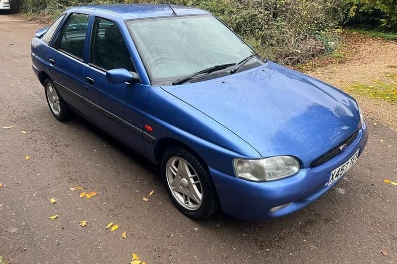 Blue Used 2000 Ford Escort Finesse Hatchback | £1,500 - Image 1/1